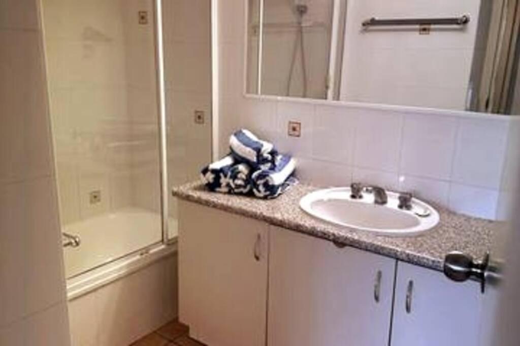 2 Bedroom Ocean View - Alexandria Apartments -Alexandra Headland มารูชิดอร์ ภายนอก รูปภาพ